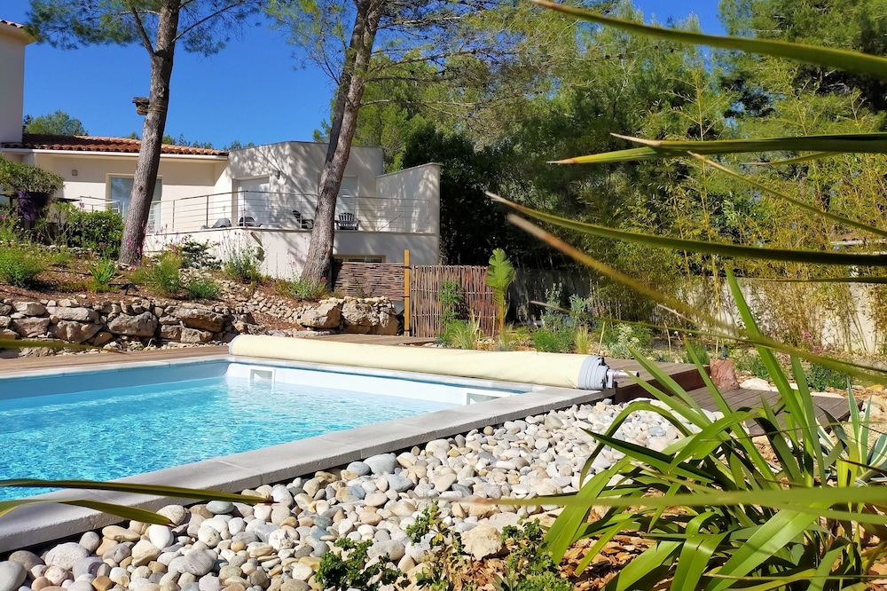 Dragonfly guest studio, gym and pool