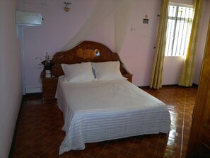 5 bedrooms, in-room safe, iron/ironing board, free WiFi - La Villa de christiane for 18 people (Grand baie)