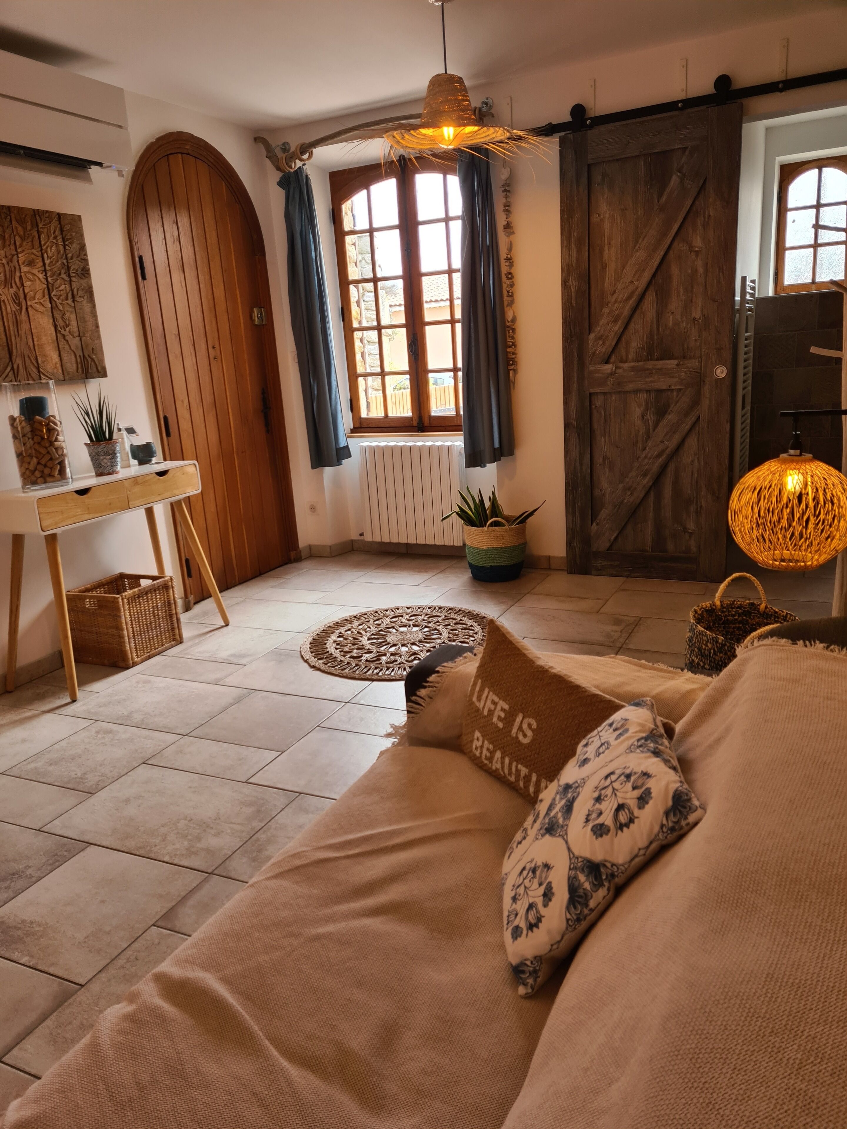 2 soverom, strykejern/-brett, reiseseng for barn og wi-fi (inkludert)