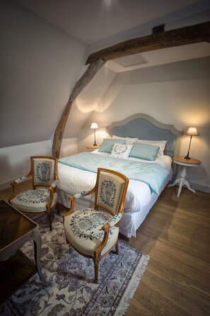 1 bedroom, free WiFi, bed sheets - Historic heart of the old town of Chinon (Chinon)