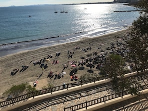 Beach nearby, sun-loungers, beach towels