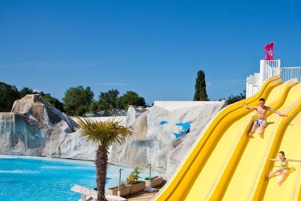 Piscine couverte, piscine extérieure