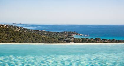 villa de standing VUE MER piscine sur les hauteurs de Santa Giulia 6-8 pers