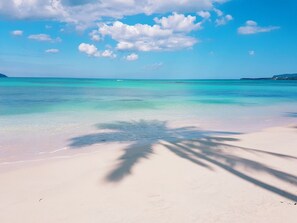 Beach nearby, sun-loungers, beach towels
