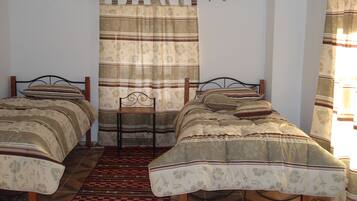 6 Schlafzimmer, Bügeleisen/Bügelbrett, kostenloses WLAN