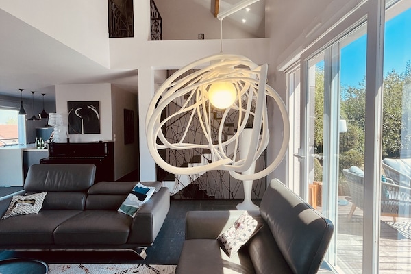 Smart TV, DVD player, books, stereo