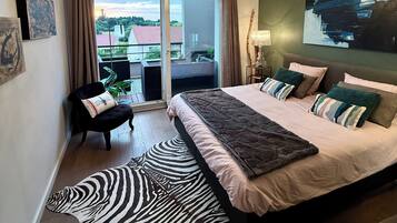 5 bedrooms, desk, iron/ironing board, free WiFi