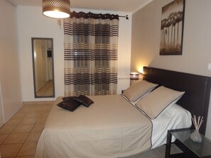 2 Schlafzimmer, Schreibtisch, Bügeleisen/Bügelbrett, kostenloses WLAN