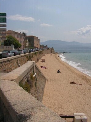 Beach nearby, beach towels - Downtown, Air-conditioned and Coquet-15 mn walk from the beaches (Ajaccio)