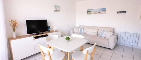 Télévision, lecteur de DVD, livres, vidéothÚque