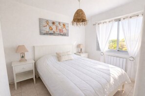 1 chambre, fer et planche à repasser, Wi-Fi gratuit, draps fournis