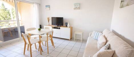 テレビ、DVD プレーヤー、書庫、ビデオライブラリ