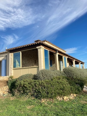 Exterior - Charming gîte with heated pool on a wine estate in Uzès (Bourdic)