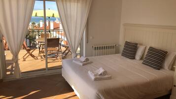 3 bedrooms, in-room safe, iron/ironing board, free WiFi