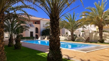 Piscine extérieure, piscine chauffée