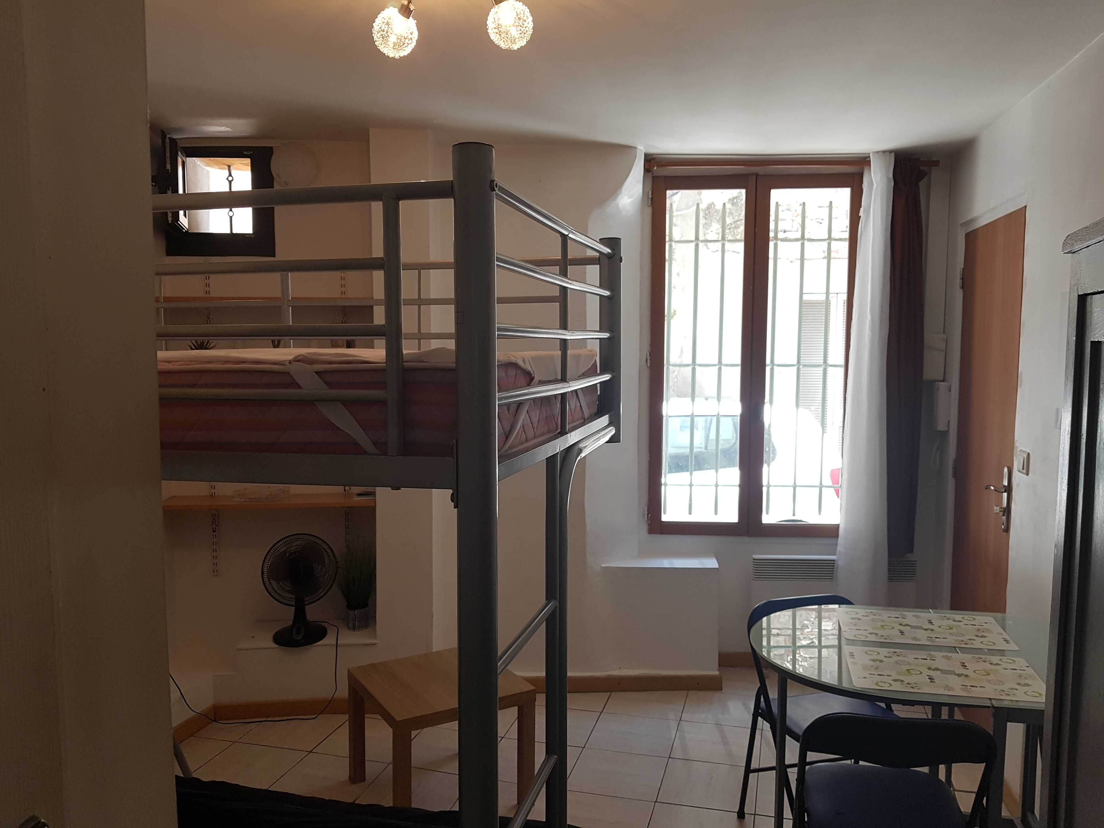 1 dormitori, wifi i roba de llit 