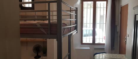 1 dormitori, wifi i roba de llit