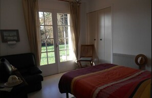 3 habitaciones, tabla de planchar con plancha, wifi y ropa de cama