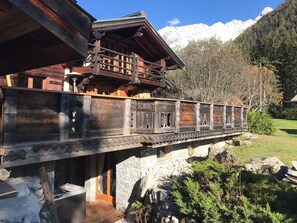 Exterior - Chalet Alba Cozy-Authentique, 8 people. Mont Blanc view, 2 min Grands Montets (Chamonix-Mont-Blanc)