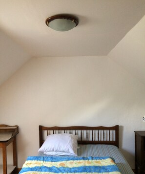2 Schlafzimmer, Bügeleisen/Bügelbrett