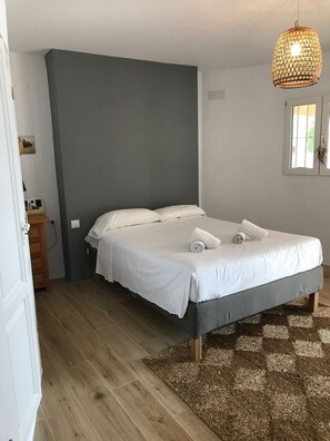 4 Schlafzimmer, Bügeleisen/Bügelbrett, kostenloses WLAN, Bettwäsche
