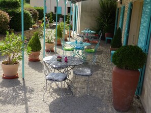 Outdoor dining - Cante Grillet in LACOSTE (84) in PROVENCE Quiet countryside Chambre FANNY (LACOSTE)