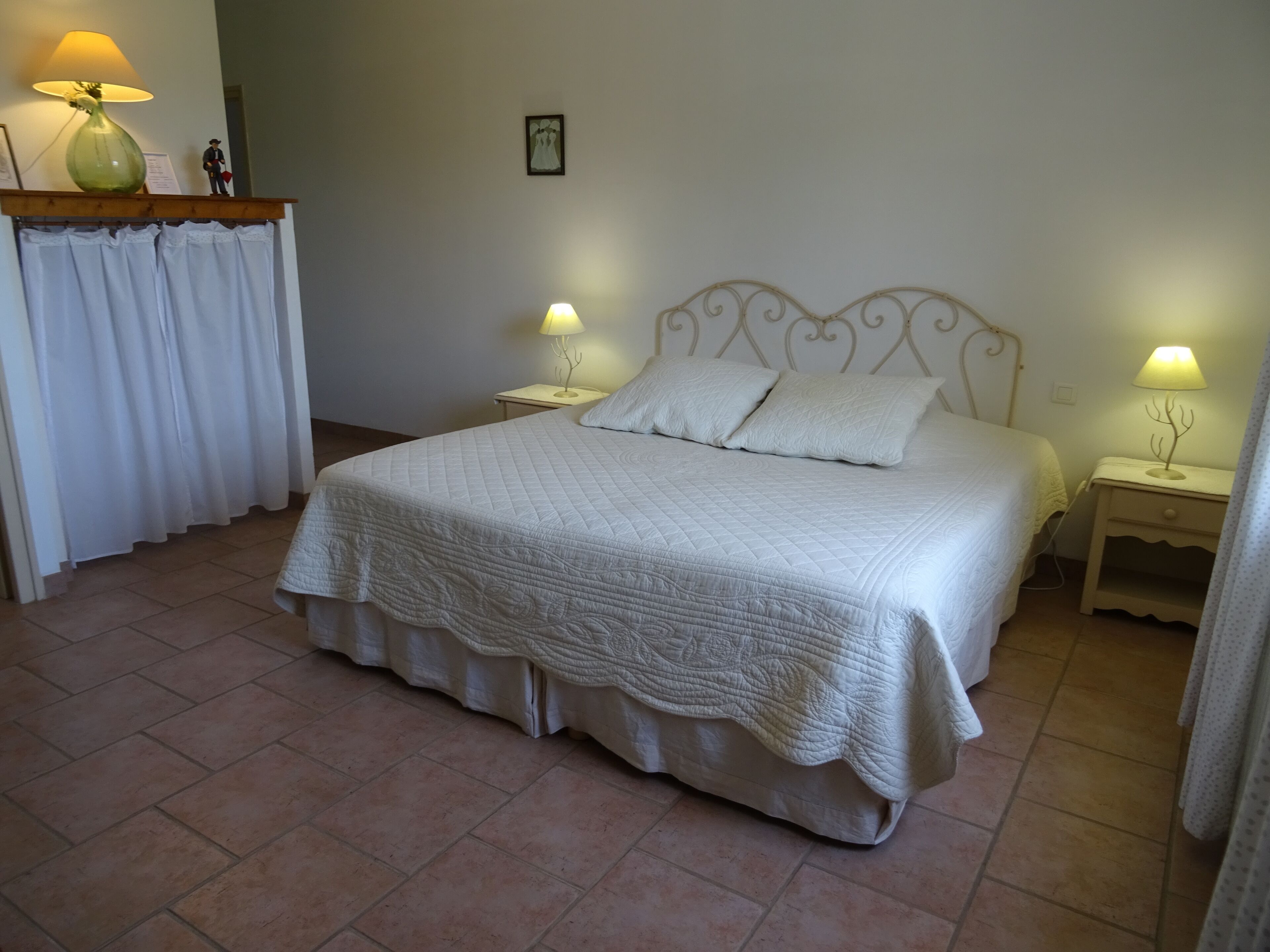 Cante Grillet in LACOSTE (84) in PROVENCE Quiet countryside