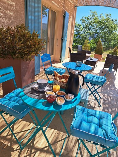 Cante Grillet en LACOSTE (84) en PROVENCE Campo tranquilo