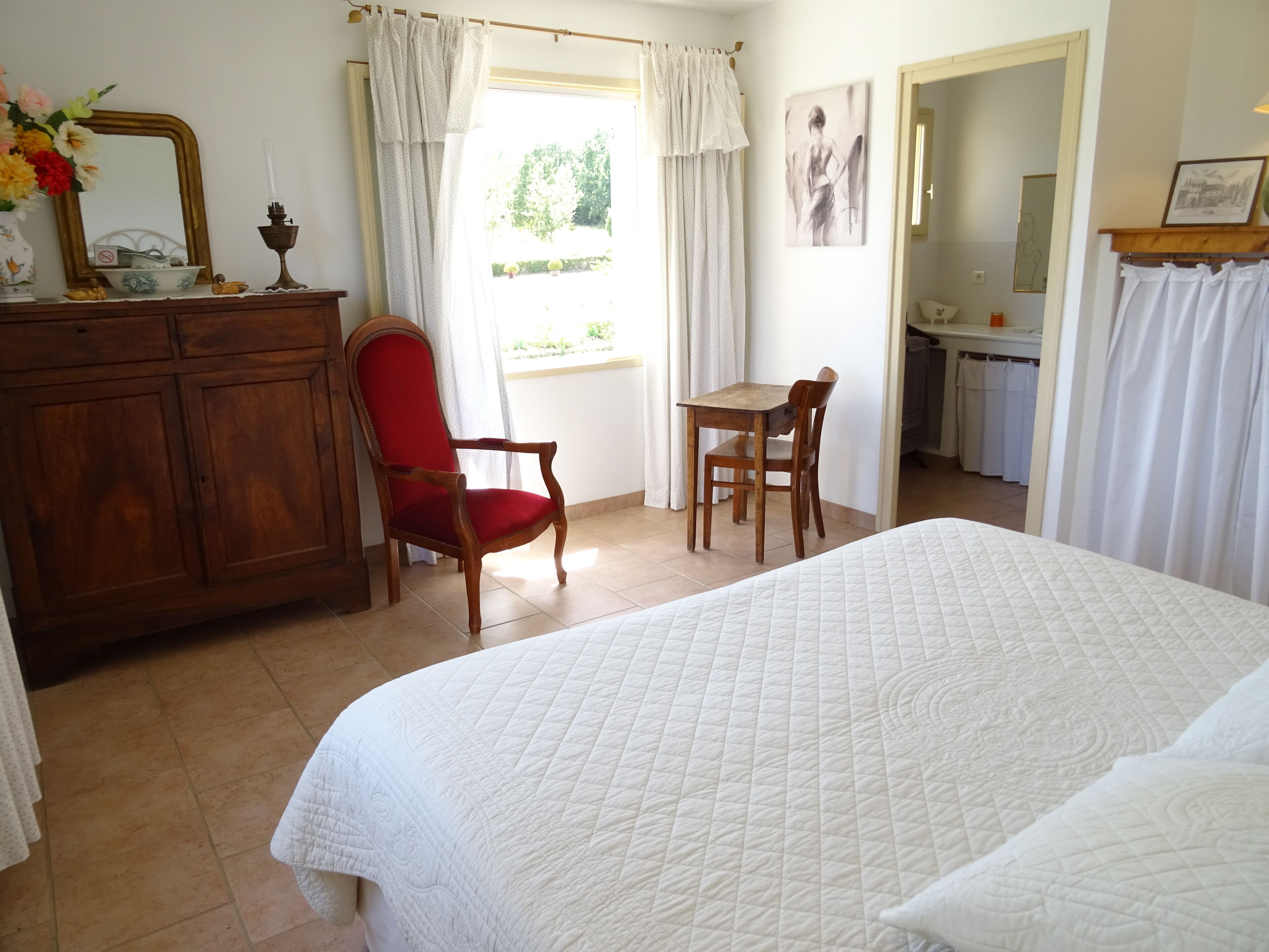 Cante Grillet in LACOSTE (84) in PROVENCE Quiet countryside