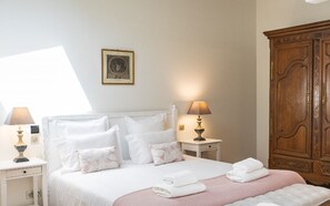 1 bedroom, in-room safe, desk, iron/ironing board - Suite Séquoia, Château Gassies, charm 15 minutes from Bordeaux, up to 3 guests (LATRESNE)