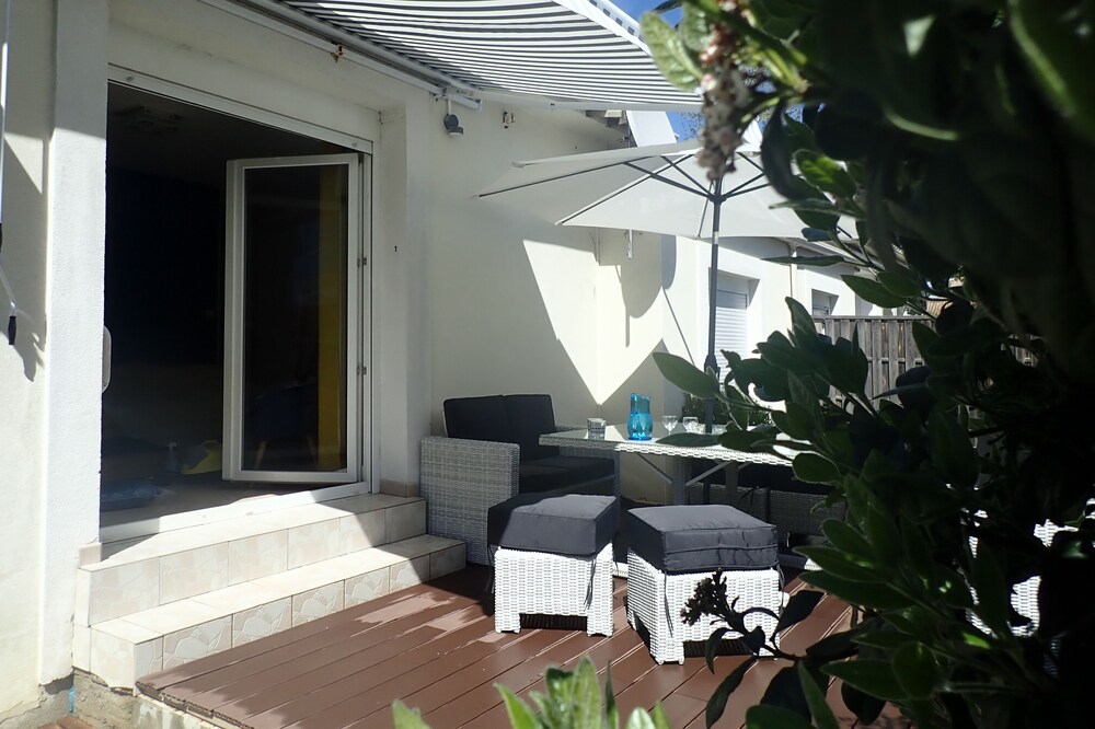 Modern, air-conditioned house, 5 minutes walk from the beach, quiet. 3 rooms.