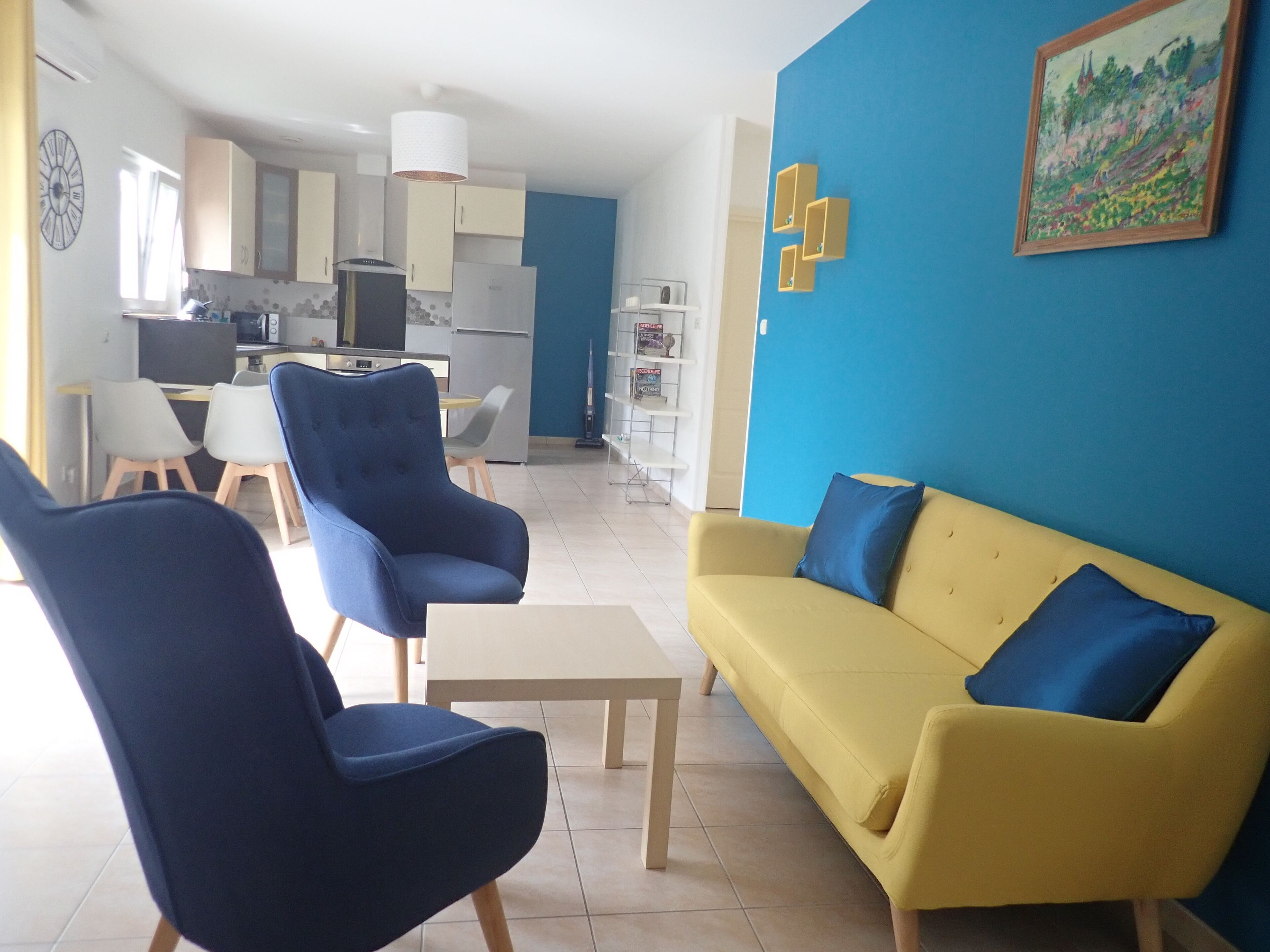 Modern, air-conditioned house, 5 minutes walk from the beach, quiet. 3 rooms.