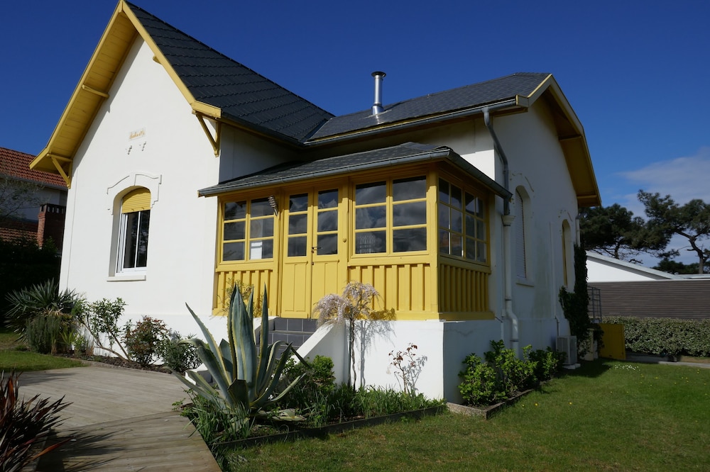 Charming house 200 meters from the beach