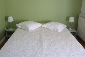 4 bedrooms, iron/ironing board, travel cot, bed sheets