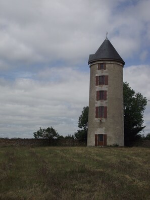 Exterior - Charming old windmill (Saint-Christophe-sur-Roc)