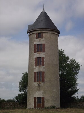 Exterior - Charming old windmill (Saint-Christophe-sur-Roc)