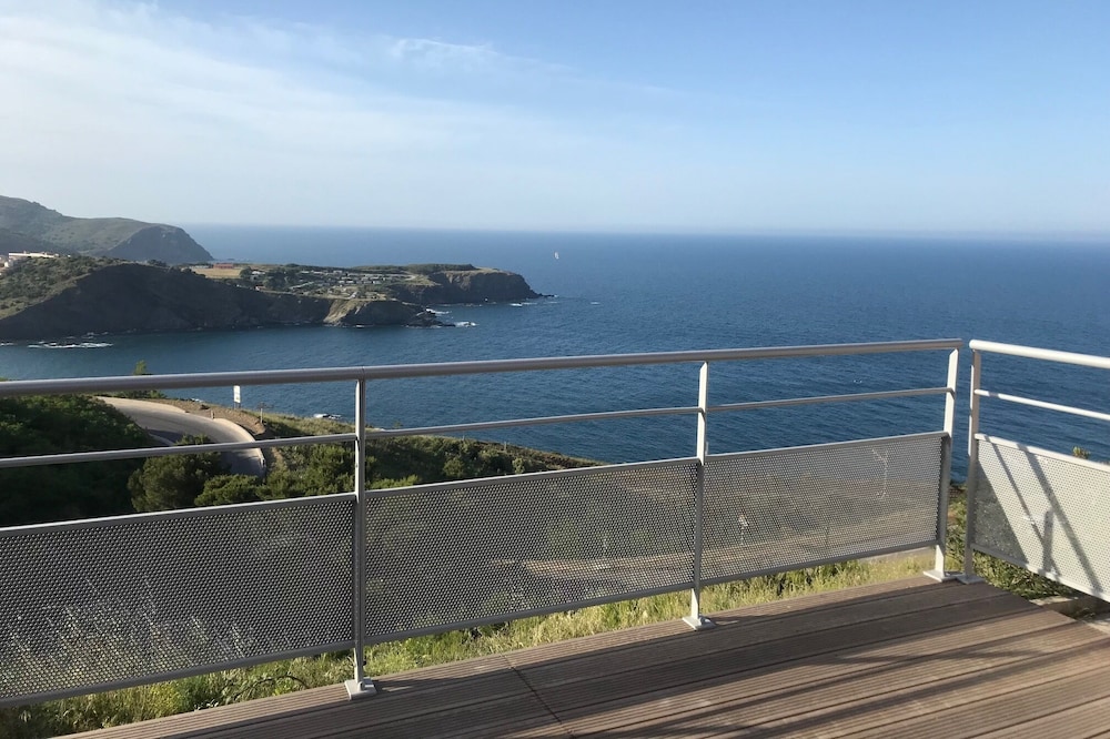 SEA VIEW HOUSE WITH TWO TERRACES