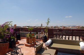 Terrace/patio - GUEST HOUSE THAT MAKES YOU LOSE THE CONCEPT OF TIME! (MARRAKECH)