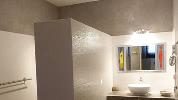 Shower, towels