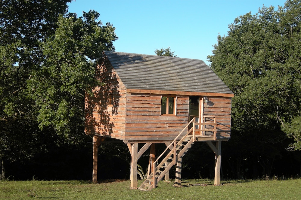 Comfortable perched hut
