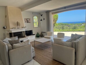 TV, fireplace, table tennis, books - Superb villa with panoramic sea view Sainte Maxime (Sainte-Maxime)