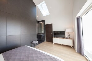 2 chambres, bureau, fer et planche à repasser, Wi-Fi gratuit