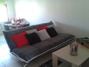 Fernseher, DVD-Player, Stereoanlage