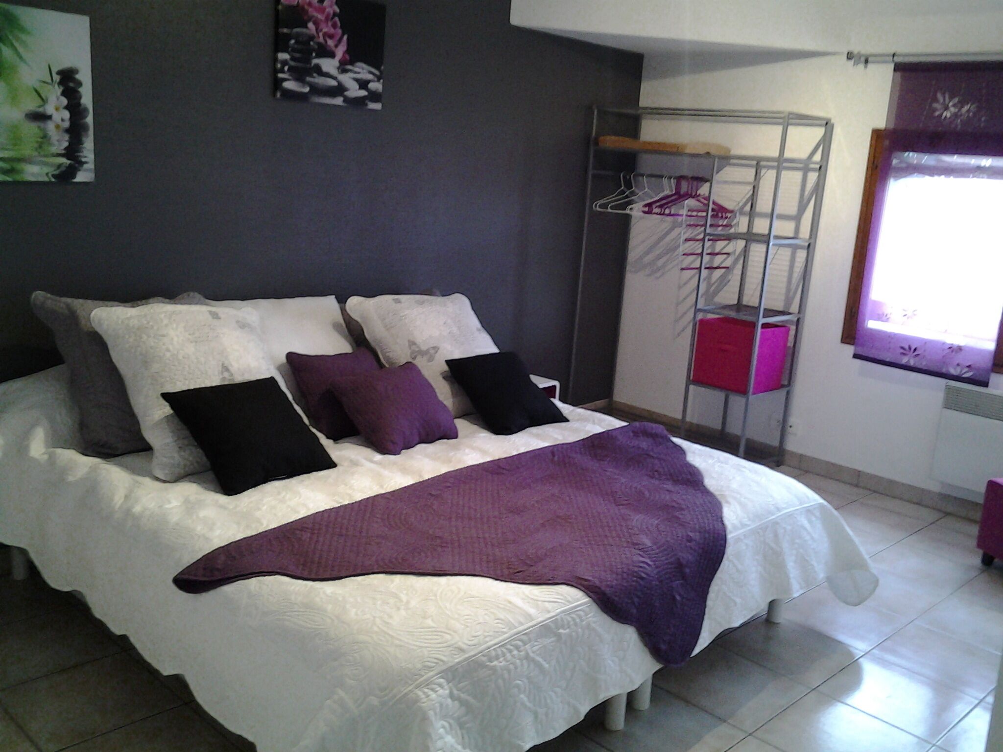 1 slaapkamer, een strijkplank/strijkijzer, internet, beddengoed