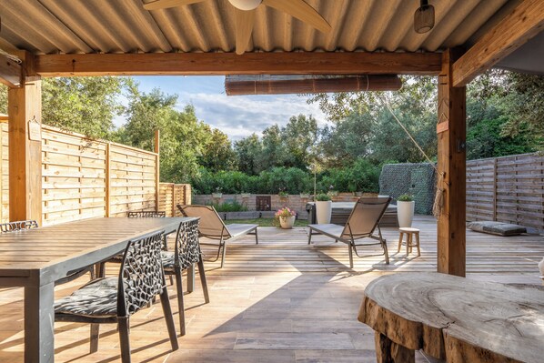 Outdoor dining - Le refuge du maquis, Le refuge du maquis (Bonifacio)