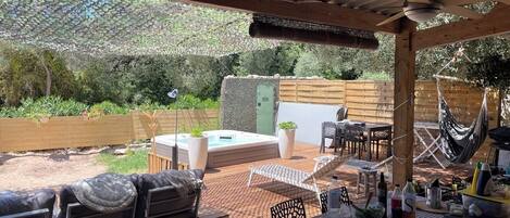 تناول الطعام بالخارج