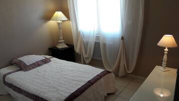 3 bedrooms, iron/ironing board, travel cot, free WiFi