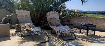 villa climatisée piscine chauffée clôturée parking privé clôturé au calme 