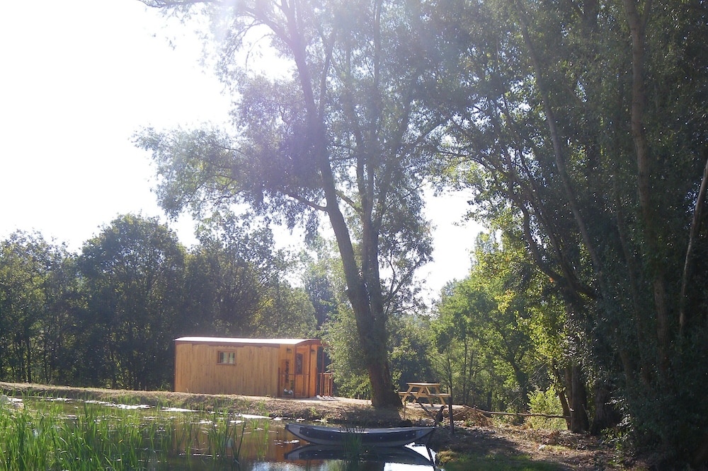Syrah, a Zen trailer for an unusual holiday in the countryside