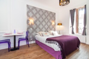 1 dormitorio, tabla de planchar con plancha, wifi y ropa de cama